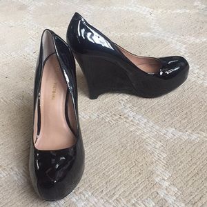 Pour la Victoire black platform heel pumps